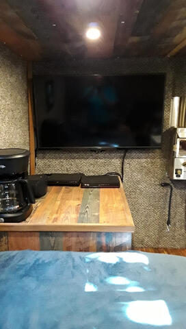 Hot shot sleeper cab berth